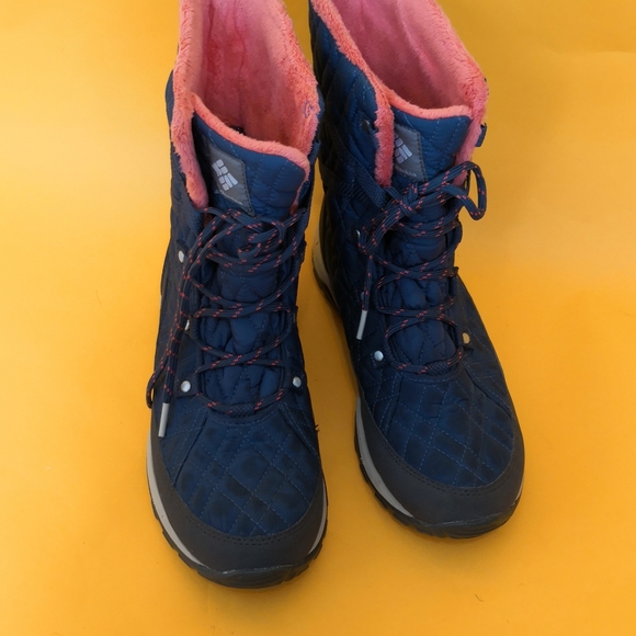 Columbia Quilted  Boots - Picture 8 of 8